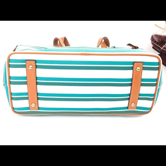 SOLD 💙BNWT Dooney & Bourke Tote-it's Beautiful!! - Picture 4 of 8